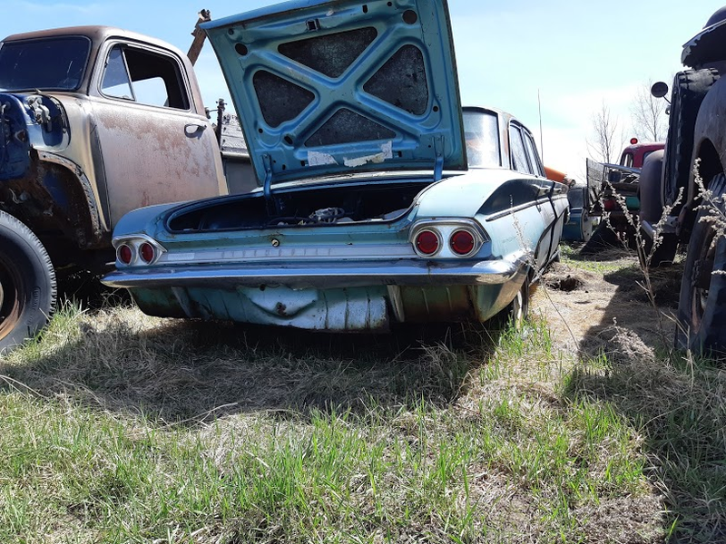Illustration for article titled Farmyard cars I found this week. (none of which are late model Corvairs)